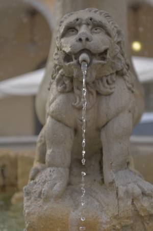 Assisi - Brunnen auf dem Marktplatz